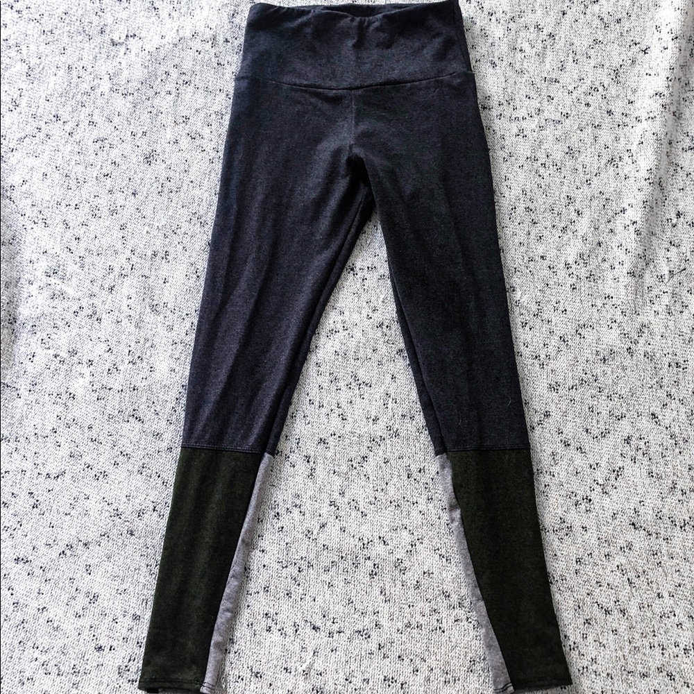 Onzie grey, green dipped leggings XS